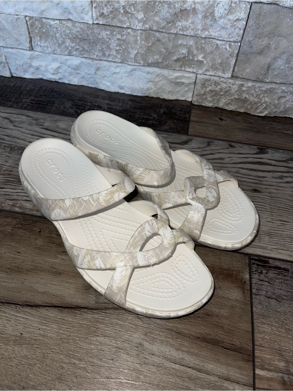 CROCS Meleen Flat Twist Front Strap Cross Band Slide Sandals Women's 8 Palm